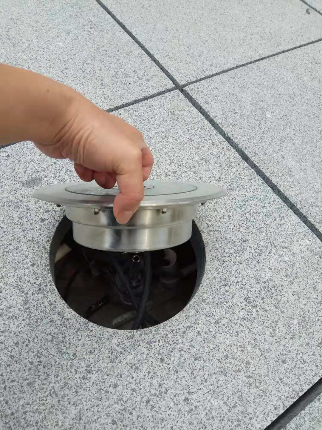 中孔燈
